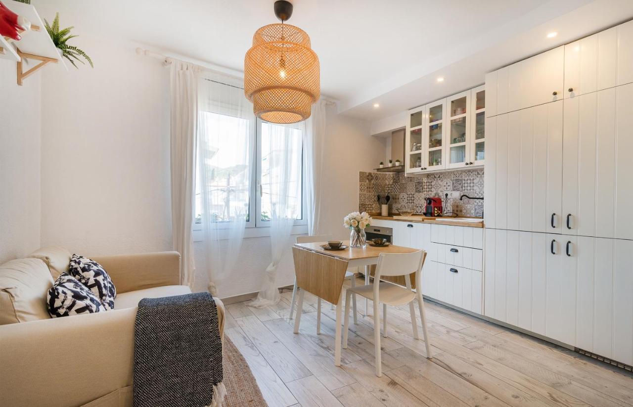 Beautiful Apartment Stylish Village House @ Center กาดาเกส ภายนอก รูปภาพ
